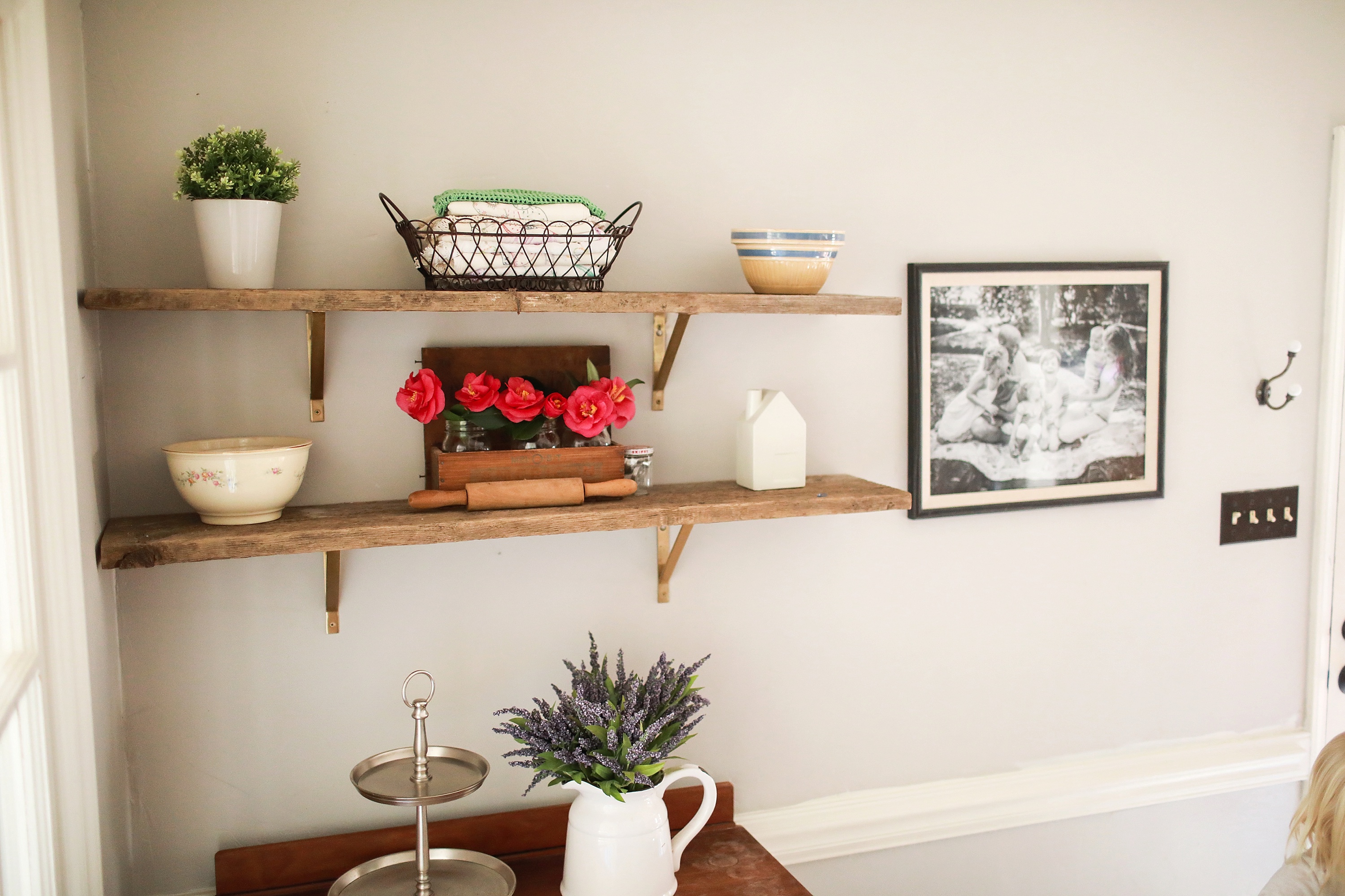 Open Shelving, Country Style